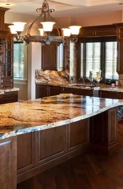 Кухонный остров с гранитной столешницей